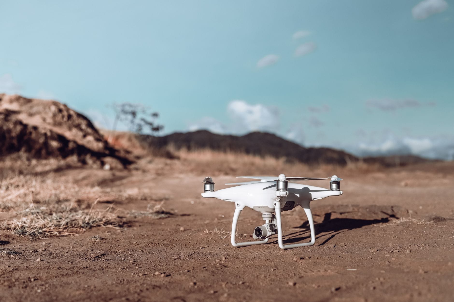 Drone profesional untuk pemotretan udara berkualitas tinggi.